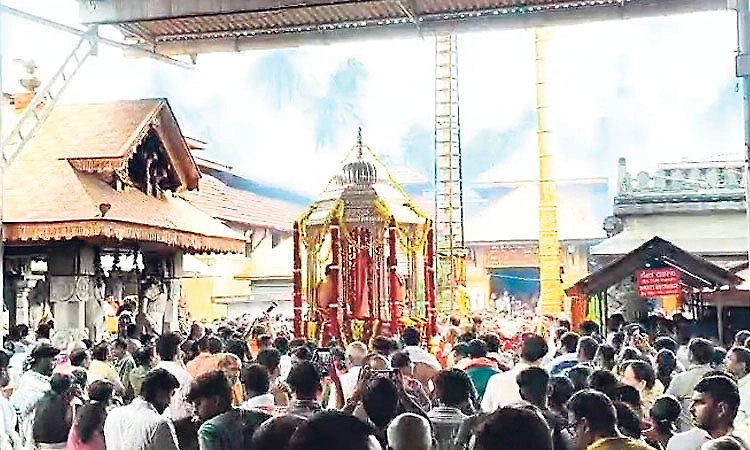 New silver chariot worth Rs 3 crore dedicated to Kollur Mookambika Temple