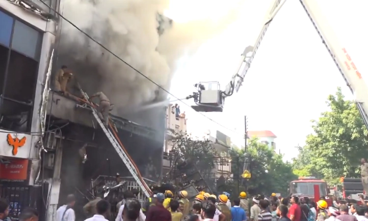 Fire breaks out at coaching centre, students jump from first floor to escape