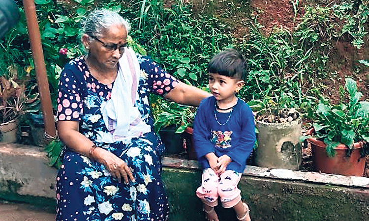 ತಂದೆ-ತಾಯಿ ಕಳೆದುಕೊಂಡ ಪುಟ್ಟ ಧೃವಿಗೆ ಅಜ್ಜಿ ಆಸರೆ