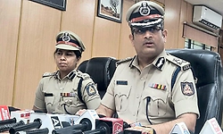Ballari: ರೌಡಿ ನಿಗ್ರಹ ತಂಡದಿಂದ ಹಲವು ರೌಡಿಶೀಟರ್‌ ಗಳ ಮೇಲೆ ದಾಳಿ: ಏರ್‌ ಗನ್‌ ಪತ್ತೆ