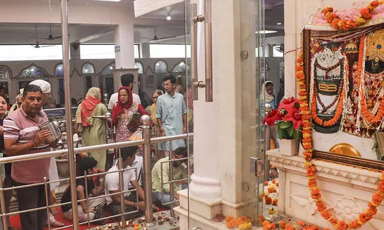 ಕಾಶ್ಮೀರ ಮಾತಾ ಖೀರ್ ಭವಾನಿ ವಾರ್ಷಿಕ ಮೇಳ: ಭಕ್ತರ ದಂಡು 