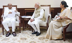 ಪ್ರಧಾನಿ ಮೋದಿ ಭೇಟಿಯಾದ ಶರದ್ ಪವಾರ್, ಸುಪ್ರಿಯಾ ಸುಳೆ: ಎನ್‌ಡಿಎಗೆ ಎನ್‌ಸಿಪಿ ಬೆಂಬಲ ಸನ್ನಿಹ?