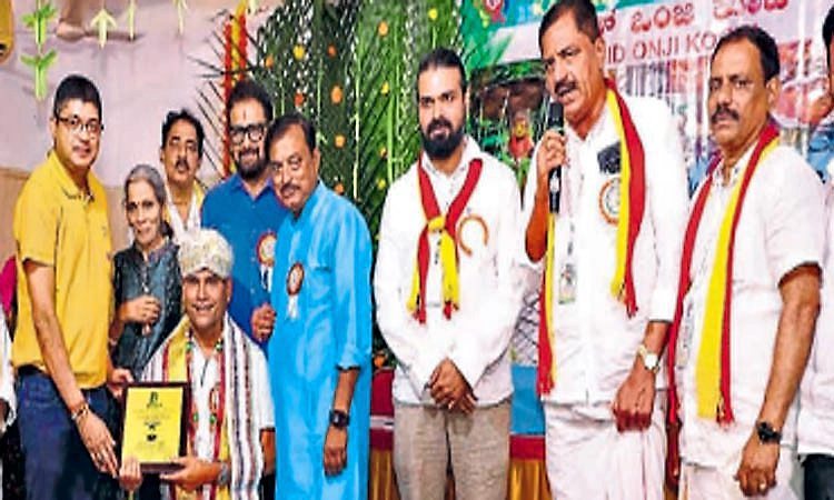 ಭುವನೇಶ್ವರಿ ಸೇವಾ ಸಮಿತಿ: ನಗರ ಸೇವಕ ಭಾಸ್ಕರ್‌ ಶೆಟ್ಟಿ ಅವರಿಗೆ ಗೌರವಾರ್ಪಣೆ
