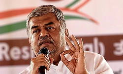 ಕಚೇರಿ ಮೇಲೆ ದಾಳಿಗೆ ಬಂದ್ರೆ ಸುಮ್ಮನೆ ಇರಬೇಕಾ?: ಹರಿ