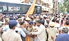 ಹುಬ್ಬಳ್ಳಿ:ಪುಷ್ಕರಣಿ ರಕ್ಷಿಸಿ ಹೋರಾಟ ತೀವ್ರ, ಶಾಸಕರು ಸೇರಿ ಹಲವರು ಪೊಲೀಸರ ವಶಕ್ಕೆ