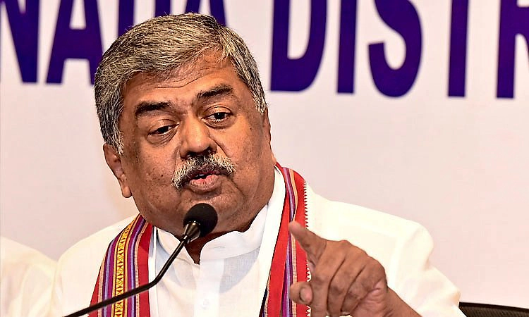 ನಾಗೇಂದ್ರ ವಿರುದ್ಧ ಆರೋಪವಿದ್ರೆ ಚರ್ಚೆಗೆ ಬನ್ನಿ: ಬಿಜೆಪಿಗೆ ಹರಿಪ್ರಸಾದ್‌