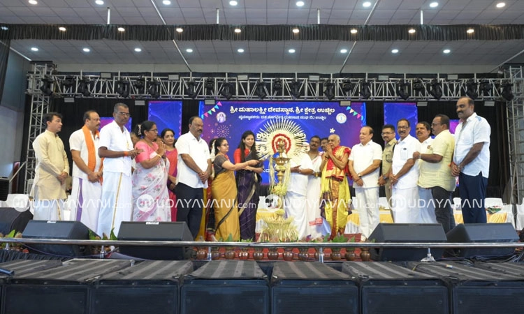 ಉಡುಪಿ ಉಚ್ಚಿಲ ದಸರಾ ವೈಭವಕ್ಕೆ ಚಾಲನೆ; ಶಾರದೆ,ನವದುರ್ಗೆಯರ ಪ್ರತಿಷ್ಠೆ