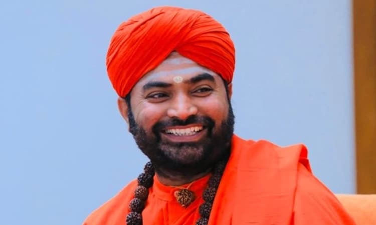 ಜಾತಿಗಣತಿ ಹಿನ್ನೆಲೆ ಮನೆಮನೆಗೆ ಸ್ಟಿಕ್ಕರ್‌ ಹಚ್ಚುವ ಅಭಿಯಾನ ಮಾಡುತ್ತೇವೆ: ವಚನಾನಂದ ಶ್ರೀ