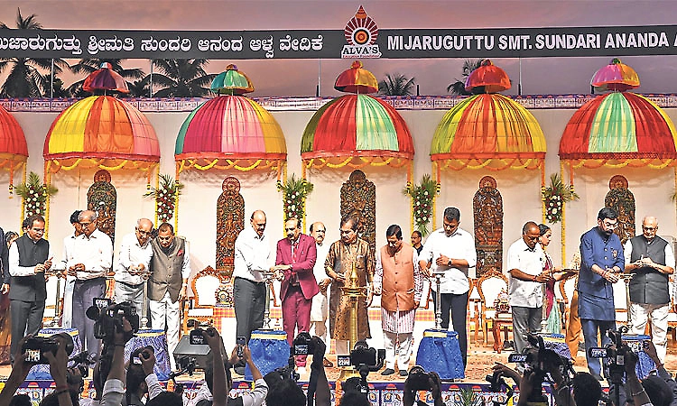 Dakshina Kannada has potential to become global medical hub: Pralhad Joshi