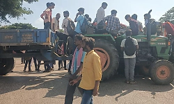 Bus delay: Bachchanakeri villagers stage protest