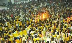 Siruguppa: ದೇವರ ಮೂರ್ತಿಗಾಗಿ ಭಕ್ತರ ಬಡಿದಾಟ: 100ಕ್ಕೂ ಅಧಿಕ ಮಂದಿಗೆ ಗಾಯ, ಒಬ್ಬರ ಸಾವು
