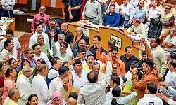 ದೆಹಲಿ: ಪಾಲಿಕೆ ಸಭೆಯಲ್ಲಿ ಕೌನ್ಸಿಲರ್‌ಗಳ ನಡುವೆ ವಾಕ್ಸಮರ; MCD ಸಭೆ ಮುಂದೂಡಿಕೆ