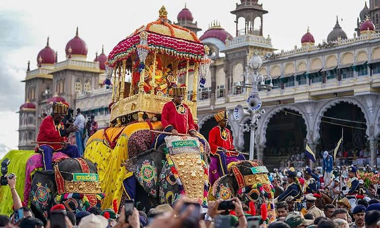 ನಾಡಹಬ್ಬ  ಮೈಸೂರು ದಸರಾ ಸಂಪನ್ನ:  ಲಕ್ಷಾಂತರ ಜನರಿಂದ ಜಯಘೋಷ