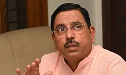 ಶಾಸಕರ ಖರೀದಿಯಲ್ಲಿ ಸಿಎಂ, ಡಿಸಿಎಂ ಬ್ಯುಸಿ: ಸಚಿವ ಜೋಶಿ ಕಿಡಿ