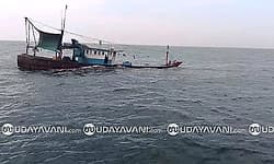 Mangaluru: Fishing boat sinks off Murudeshwar coast; crew rescued