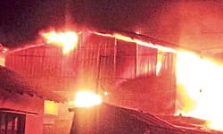 ಎಸ್‌ಎಲ್‌ಆರ್‌ಎಂ ಘಟಕಕ್ಕೆ ಆಕಸ್ಮಿಕ ಬೆಂಕಿ; ವಾಣಿಜ್ಯ ಸಂಕೀರ್ಣಗಳಿಗೆ ಹಾನಿ