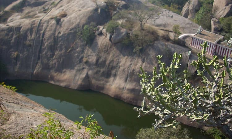 Kanakapura: ರಾಮದೇವರಬೆಟ್ಟದ ಕೊಳದಲ್ಲಿ ಅಮ್ಮ, ಮಗಳ ಶವ: ಕೊಲೆ ಶಂಕೆ