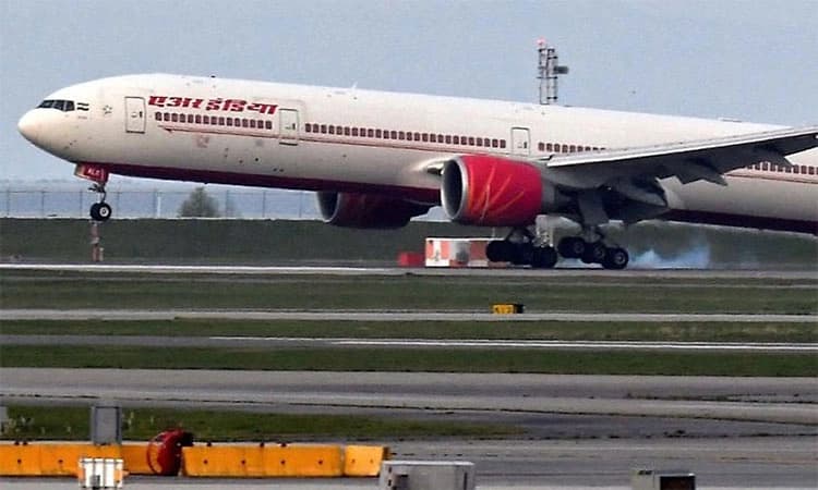 Air India; ಎಂಜಿನ್ ನಲ್ಲಿ ದೋಷ: ದೆಹಲಿಯಲ್ಲಿ ವಿಮಾನ ತುರ್ತು ಭೂಸ್ಪರ್ಶ