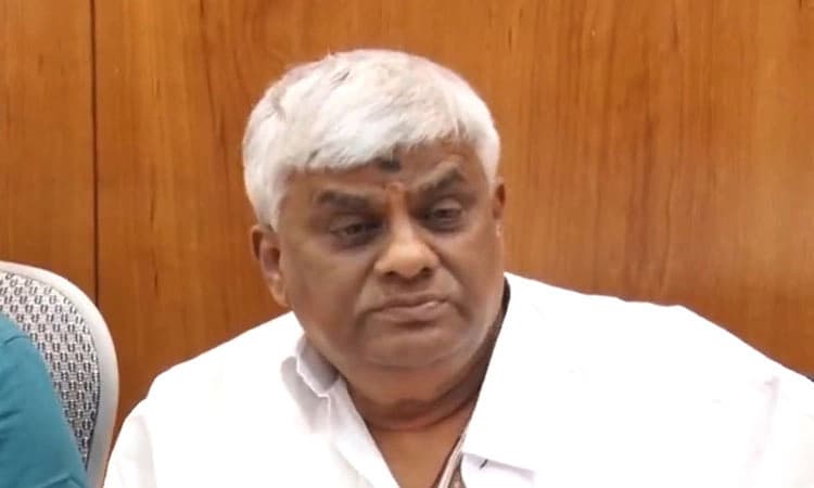 ರೈತರಿಂದ ಮೆಕ್ಕೆಜೋಳ ನೇರ ಖರೀದಿಗೆ  ಮಾಜಿ ಸಚಿವ ಎಚ್.ಡಿ.ರೇವಣ್ಣ ಆಗ್ರಹ