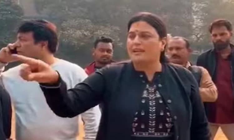 ಶೀಘ್ರ ಹಿಂದಿ ಕಲಿಬೇಕು: ಫುಟ್ಬಾಲ್‌ ಕೋಚ್‌ಗೆ ಬಿಜೆಪಿ ನಾಯಕಿ ತರಾಟೆ