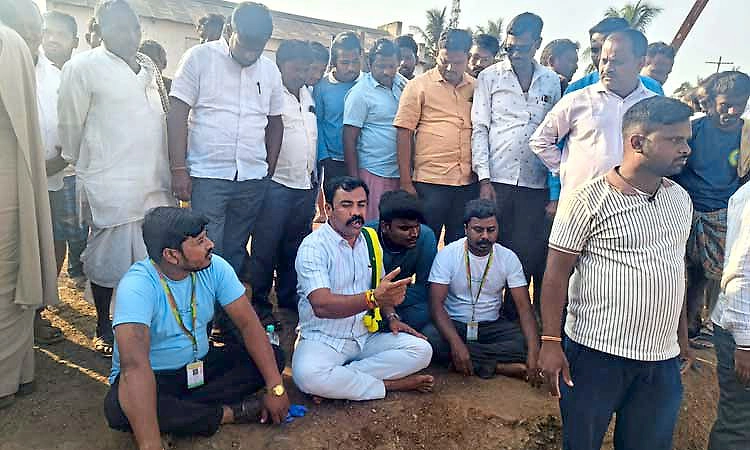 Gadag: ಲಕ್ಕುಂಡಿ ಉತ್ಖನನ ಸ್ಥಳದಲ್ಲಿ ಹೈಡ್ರಾಮಾ: ಪ್ರತಿಭಟನಾಕಾರರನ್ನು ಓಡಿಸಿದ ಗ್ರಾಮಸ್ಥರು!