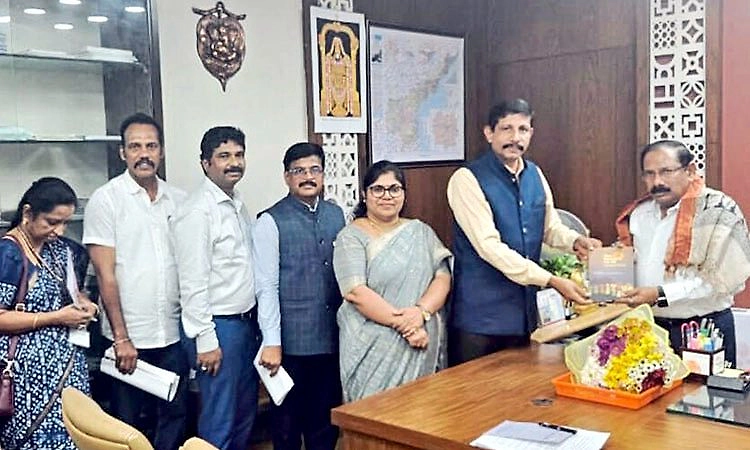 ತುಳುವಿಗೆ ಅಧಿಕೃತ ಭಾಷಾ ಸ್ಥಾನಮಾನ: ಅಧ್ಯಯನ ತಂಡ ಆಂಧ್ರಕ್ಕೆ ಭೇಟಿ