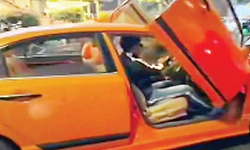 ಚರ್ಚ್‌ಸ್ಟ್ರೀಟ್‌ ರಸ್ತೆಯಲ್ಲಿ ಡೋರ್‌ ಓಪನ್‌ ಮಾಡಿಕೊಂಡು ಕಾರು ಚಾಲನೆ