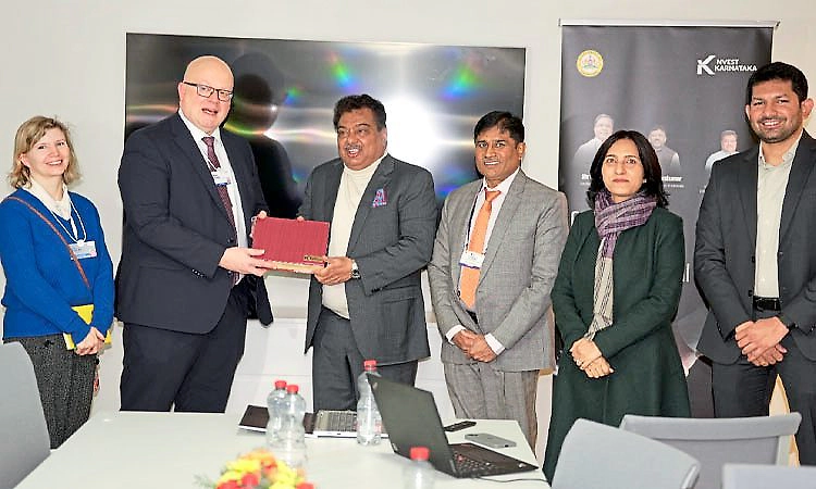 ದೂರಸಂಪರ್ಕ,ಬಾಹ್ಯಾಕಾಶ,ಸೈಬರ್‌ ಸುರಕ್ಷತೆ ದೈತ್ಯ ಕಂಪನಿಗಳ ಜೊತೆ ಕೈಗಾರಿಕಾ ಸಚಿವ ಸಮಾಲೋಚನೆ