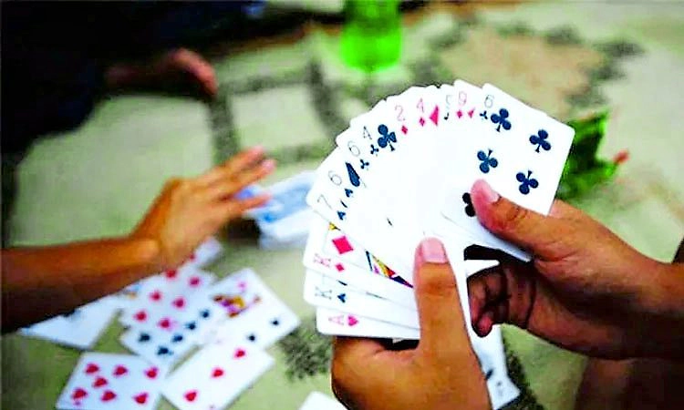 Hunsur: ಇಸ್ಪೀಟ್ ಅಡ್ಡೆ ಮೇಲೆ ದಾಳಿ; 10 ಮಂದಿ ಬಂಧನ, 24 ಸಾವಿರ ವಶ