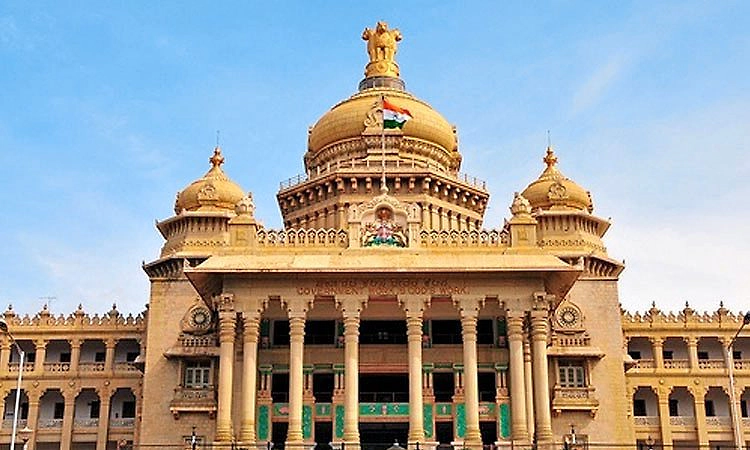 Editorial: ಅಧಿಕಾರಿಗಳ ಮೇಲೆ ಸವಾರಿ ನಡೆಸಲು ಎಡೆ ಮಾಡಿಕೊಡದಿರಲಿ