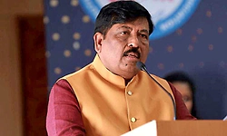 Dharwad: ವಿಷಯಾಂತರಕ್ಕಾಗಿ ಲಮಾಣಿ ಮೇಲೆ ಲೋಕಾ ದಾಳಿ : ನಿರಾಣಿ