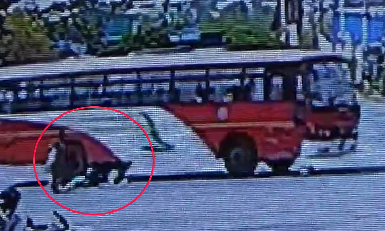 ನಿಲ್ದಾಣದಲ್ಲೇ ಚಾಲಕನ ಯರ್ರಾಬಿರ್ರಿ ಚಾಲನೆ: ಮಹಿಳಾ ಪ್ರಯಾಣಿಕರ ಮೇಲೆ ಹರಿದ ಬಸ್..!