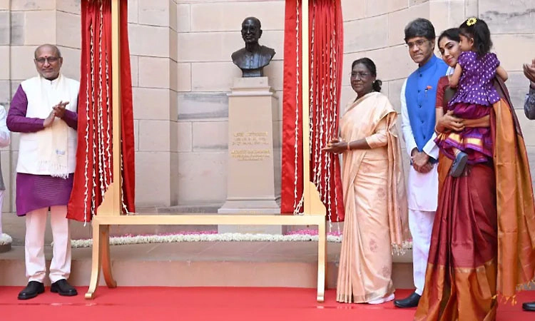 ಪ್ರಧಾನಿ ಮೋದಿ ಘೋಷಣೆ ಬಳಿಕ ರಾಜಾಜಿ ಪ್ರತಿಮೆ ಅನಾವರಣ!