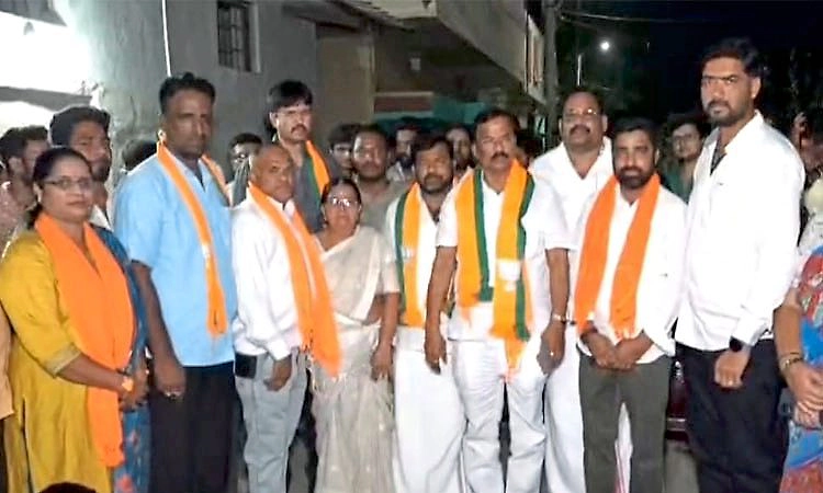 Davanagere: ಸಿಗದ ಟಿಕೆಟ್... ಕಾಂಗ್ರೆಸ್ ಅಲ್ಪಸಂಖ್ಯಾತ ಯುವಕರು ಬಿಜೆಪಿ ಸೇರ್ಪಡೆ