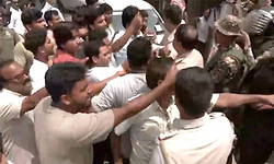 Bengal Poll: ಪಶ್ಚಿಮಬಂಗಾಳ ಮತದಾನದ ನಡುವೆ ಟಿಎಂಸಿ,  ಕಬೀರ್‌ ಕಾರ್ಯಕರ್ತರ ನಡುವೆ ಮಾರಾಮಾರಿ