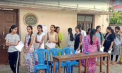 ಚಿಕ್ಕಮಗಳೂರು: ಸಿಇಟಿ ಪರೀಕ್ಷೆ ಬರೆಯಲು ಬಂದ ವಿದ್ಯಾರ್ಥಿನಿಯರಿಗೆ ಶಾಕ್!