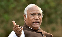 ಇಂಧನ ಮತ್ತು ರಸಗೊಬ್ಬರ ಭದ್ರತೆಯಲ್ಲಿ ಮೋದಿ ಸರ್ಕಾರ ಫೇಲ್: ಮಲ್ಲಿಕಾರ್ಜುನ ಖರ್ಗೆ ವಾಗ್ದಾಳಿ