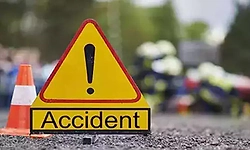 ಬೈಂದೂರು: ವತ್ತಿನೆಣೆ ಬಳಿ ಕಾರು ಕಂದಕಕ್ಕೆ, ಪ್ರಯಾಣಿಕರು ಅಪಾಯದಿಂದ ಪಾರು