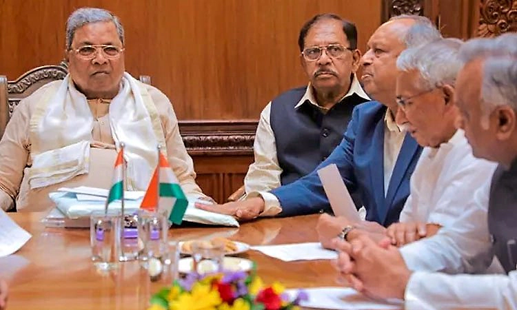 ಆಪ್ತರ ಜೊತೆಗೆ ಸಿದ್ದು 3 ತಾಸು ರಹಸ್ಯ ಸಭೆ: ಕಾಂಗ್ರೆಸ್ಸಲ್ಲಿ ಸಂಚಲನ