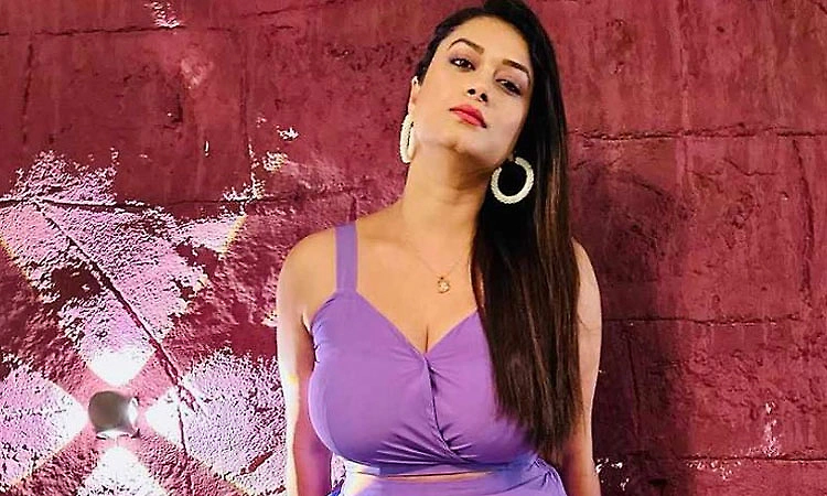 Actress Tanisha Kuppanda lashes out at photographer over dating message