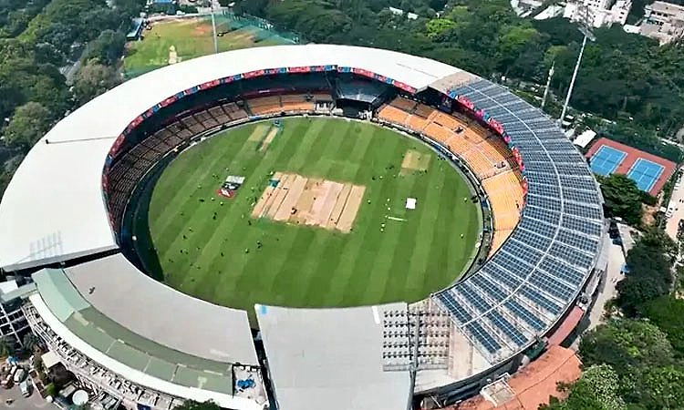 Bengaluru: ಚಿನ್ನಸ್ವಾಮಿ ಸ್ಟೇಡಿಯಂಗೆ ಹೊಸ ಸ್ಪರ್ಶ; ಆಸನ ಸಾಮರ್ಥ್ಯ 55,000ಕ್ಕೇರಿಸಲು ಯೋಜನೆ