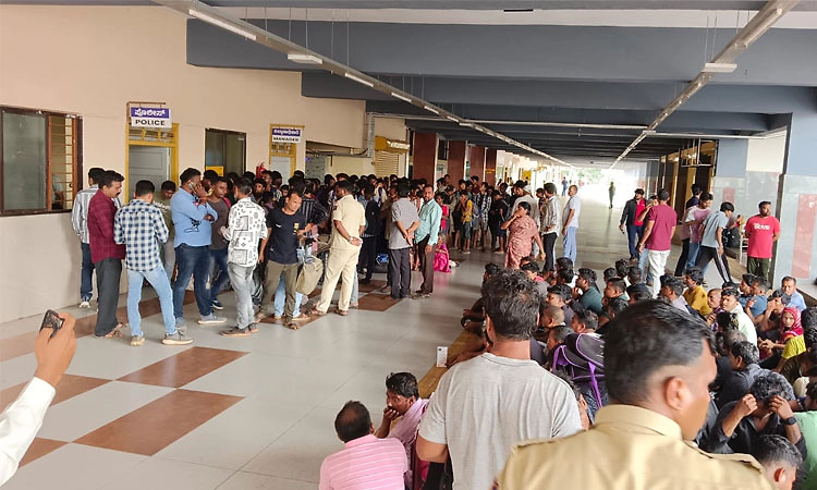 ಹುಬ್ಬಳ್ಳಿ: ಪಶ್ಚಿಮ ಬಂಗಾಳದಿಂದ ಬಂದ 300ಕ್ಕೂ ಹೆಚ್ಚು ಜನರ ವಿಚಾರಣೆ