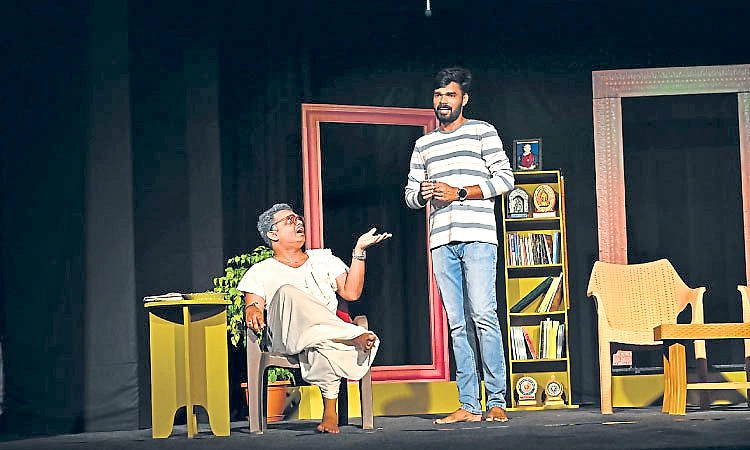 ಭಾವನಾತ್ಮಕವಾಗಿ ಮೂಡಿಬಂದ ಸಂಜೆ ಹಾಡು