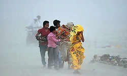 Dust storm: ದೆಹಲಿ ಸುತ್ತಮುತ್ತ ಭಾರೀ ಧೂಳಿನ ಬಿರುಗಾಳಿ... ಆರೆಂಜ್ ಅಲರ್ಟ್ ಘೋಷಣೆ