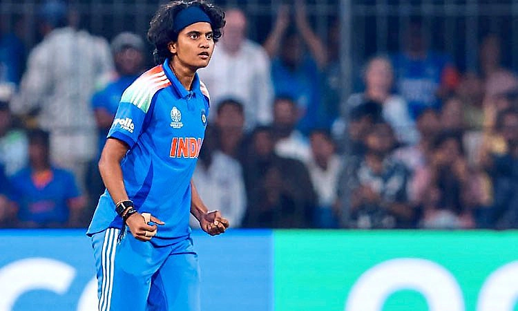 T20I: ಕ್ರಿಕೆಟ್‌ ಗೆ ಪಾದಾರ್ಪಣೆ ಮಾಡಿ ಒಂದೇ ವರ್ಷಕ್ಕೆ ನಂಬರ್‌ 1 ಬೌಲರ್‌ ಆದ ಶ್ರೀಚರಣಿ