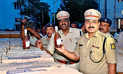 Vijayapura: 74.68 ಲಕ್ಷ ರೂ. ಮೌಲ್ಯದ ವಿವಿಧ ಬ್ರಾಂಡ್‌ನ ಮದ್ಯ ಜಪ್ತಿ