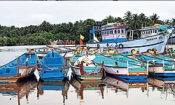 ನಿರೀಕ್ಷಿತ ಮಳೆಯಿಲ್ಲದೆ ಕಡಲಿಗಿಳಿಯದ ನಾಡದೋಣಿ: ತಾಜಾ ಮೀನಿನ ಕೊರತೆ