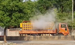 Major mishap averted after CNG cylinders leak from truck in Hoovina Hadagali