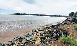 Mangaluru: ರಸ್ತೆ ಅಗಲವಾಗಿದೆ; ಆದರೆ, ದಾರಿ ಇಲ್ಲ!