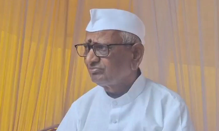 ವಿದ್ಯಾರ್ಥಿಗಳ ಪ್ರತಿಭಟನೆಗೆ ಬೆಂಬಲ: ‘ಮೌನ ಆಂದೋಲನ’ ನಡೆಸಿದ ಅಣ್ಣಾ ಹಜಾರೆ